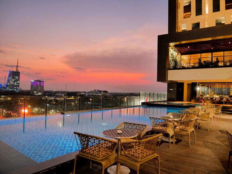 Mövenpick Surabaya City - Havuz