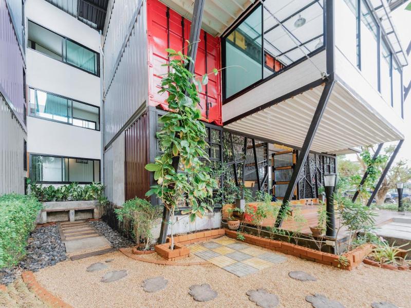 Qbix Hotel - Lobi