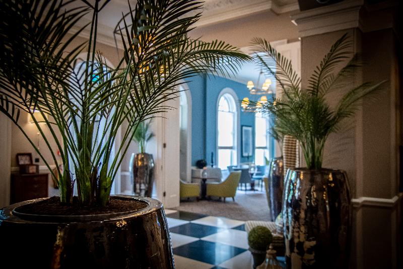 Queens Hotel Cheltenham - Lobi
