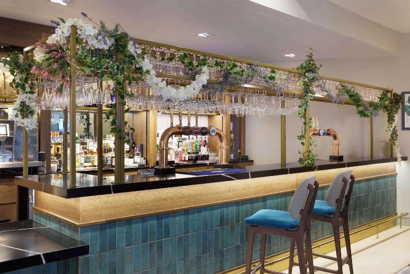 Doubletree by Hilton Dartford Bridge - Bar