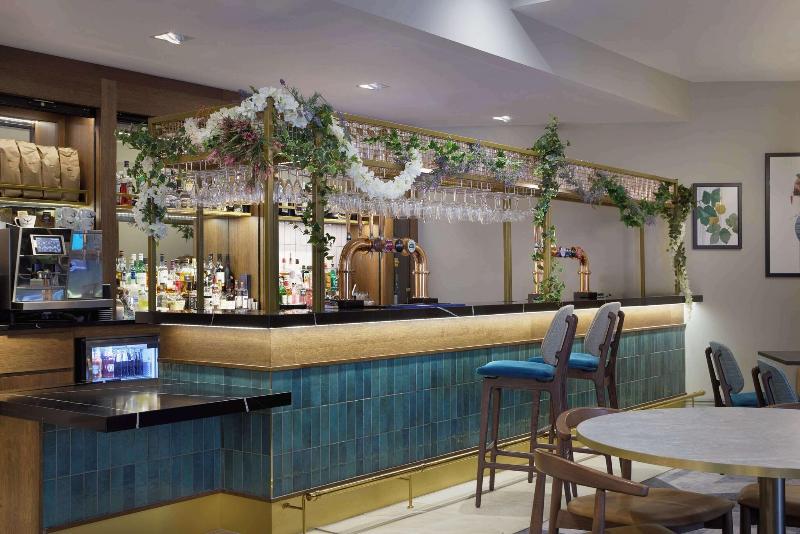 Doubletree by Hilton Dartford Bridge - Bar