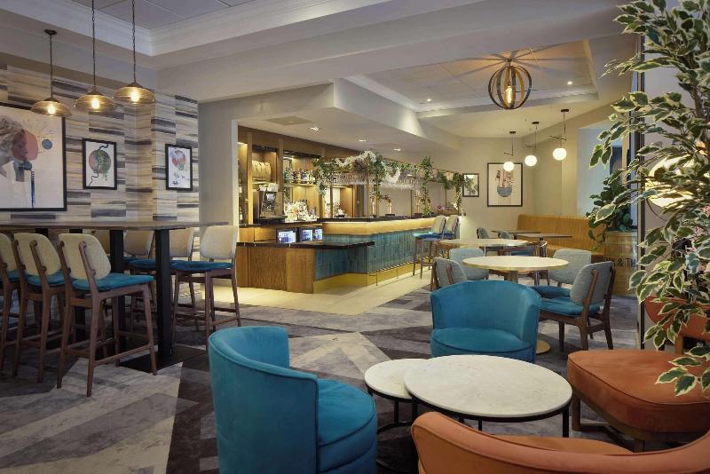 Doubletree by Hilton Dartford Bridge - Bar