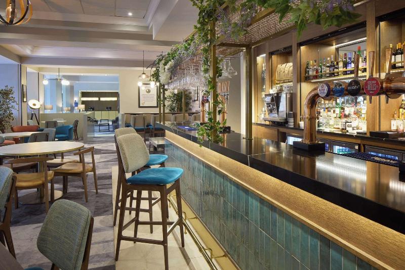 Doubletree by Hilton Dartford Bridge - Bar