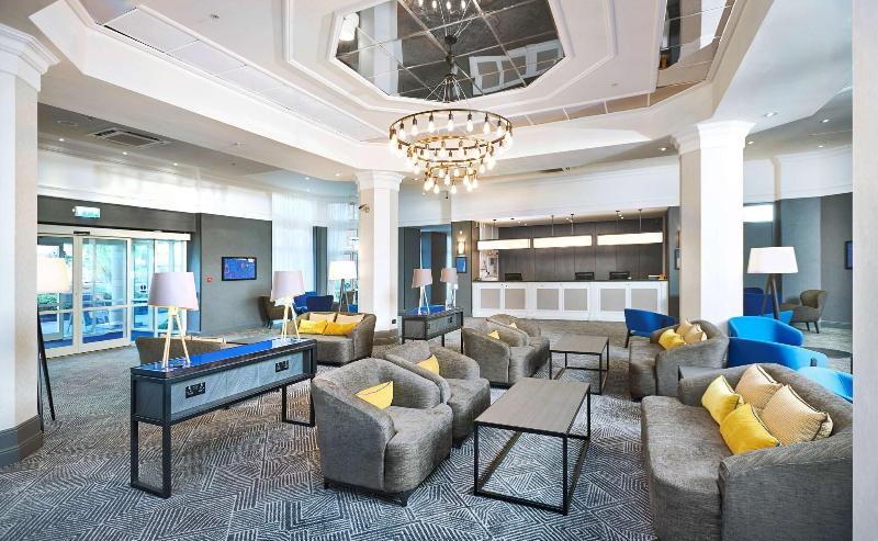 Doubletree by Hilton Dartford Bridge - Lobi