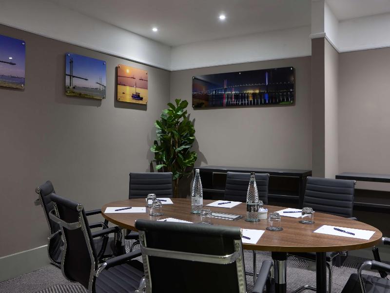 Doubletree by Hilton Dartford Bridge - Genel