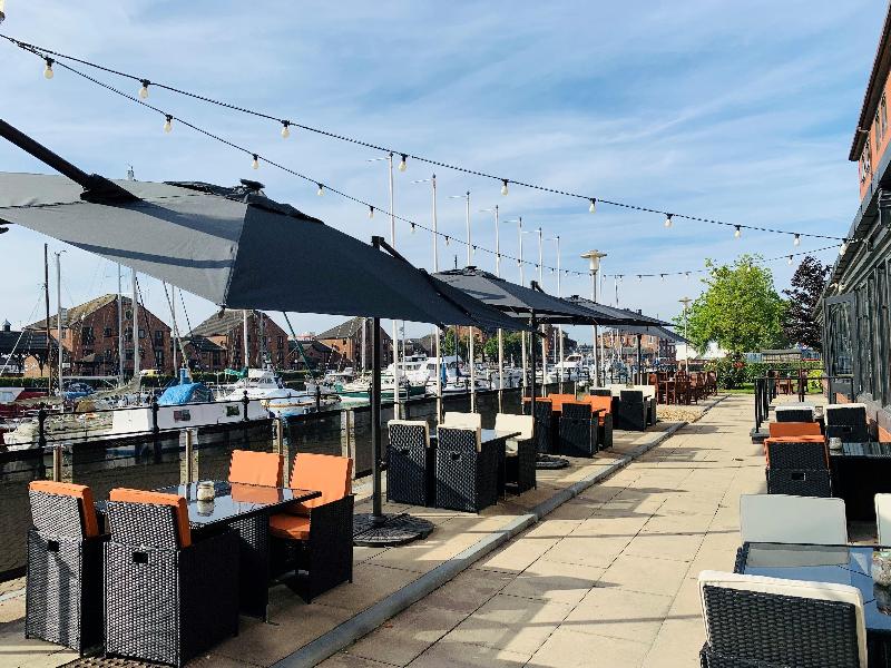 Holiday Inn Marina Hull - Teras