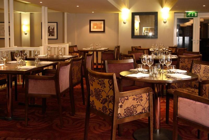 Manchester Airport Stanley Hotel by Belvilla - Restoran