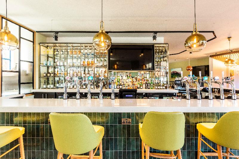 Holiday Inn London - Sutton - Bar