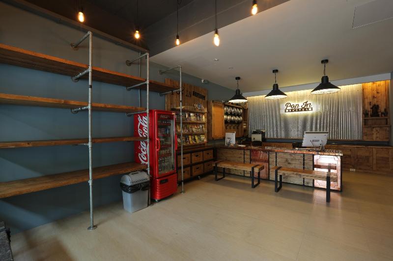 Pop In Hostel - Lobi