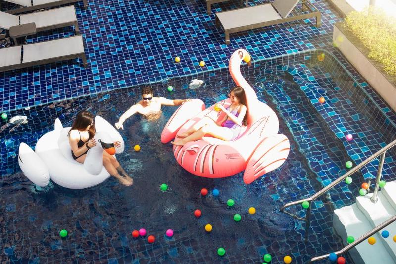 Eleven Bangkok Sukhumvit 11 by Kingston Hotels - Havuz
