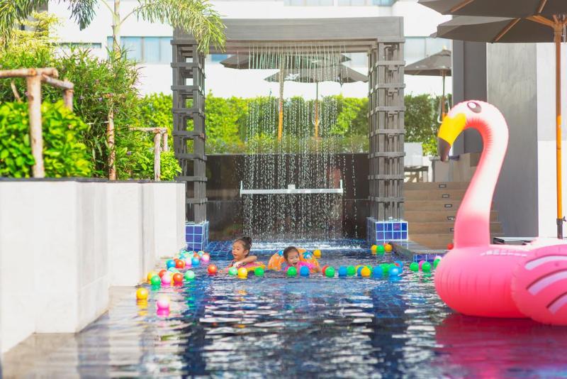 Eleven Bangkok Sukhumvit 11 by Kingston Hotels - Havuz