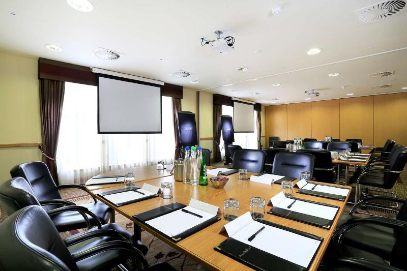 Macdonald Norwood Hall - Toplantı