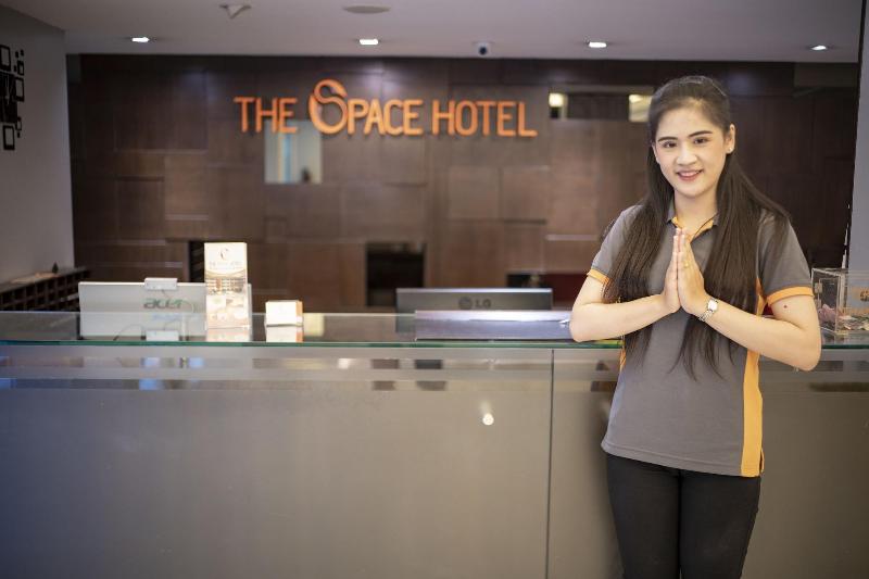 The Space Hotel - Lobi