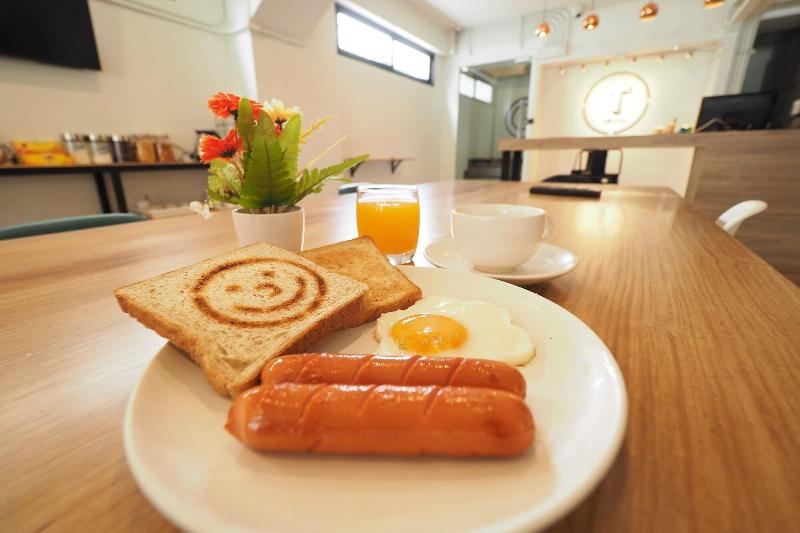 T Hostel Victory Monument - Restoran