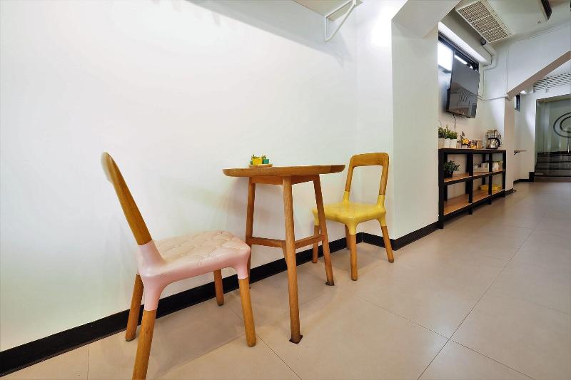 T Hostel Victory Monument - Restoran