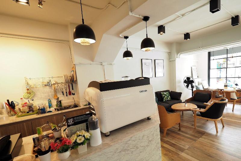 T Hostel Victory Monument - Restoran