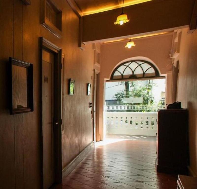 Yesterday Hotel - Lobi