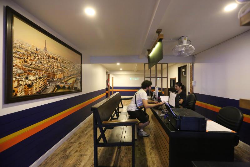 Balcony Party Hostel Ao Nang Beachfront Adult Only - Lobi