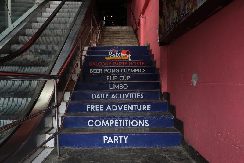 Balcony Party Hostel Ao Nang Beachfront Adult Only - Genel