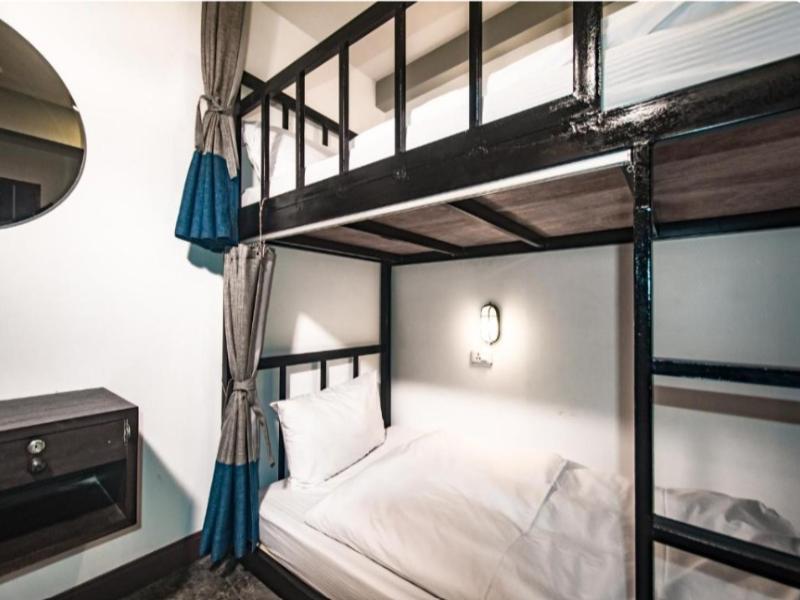 Balcony Party Hostel Ao Nang Beachfront Adult Only - Oda