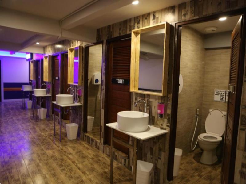 Balcony Party Hostel Ao Nang Beachfront Adult Only - Oda