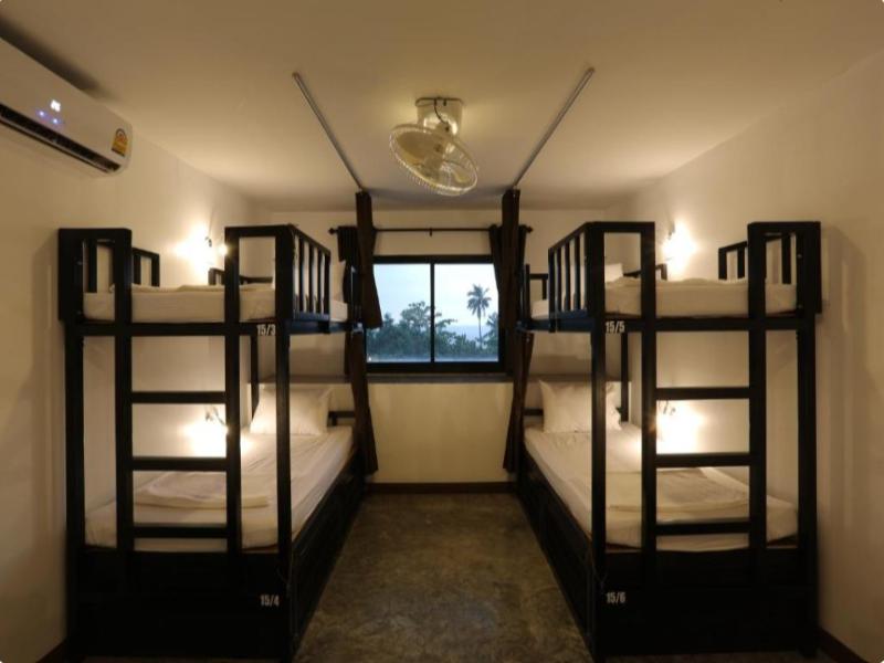 Balcony Party Hostel Ao Nang Beachfront Adult Only - Oda