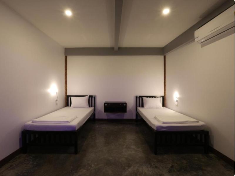Balcony Party Hostel Ao Nang Beachfront Adult Only - Oda