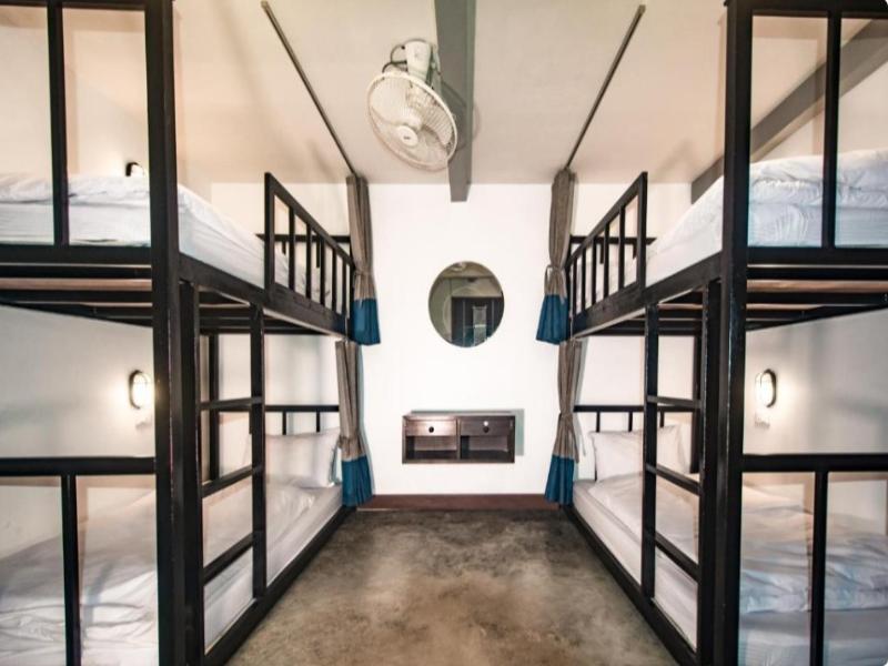 Balcony Party Hostel Ao Nang Beachfront Adult Only - Oda