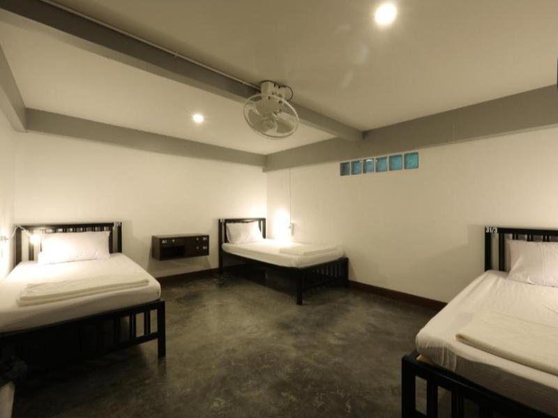 Balcony Party Hostel Ao Nang Beachfront Adult Only - Oda