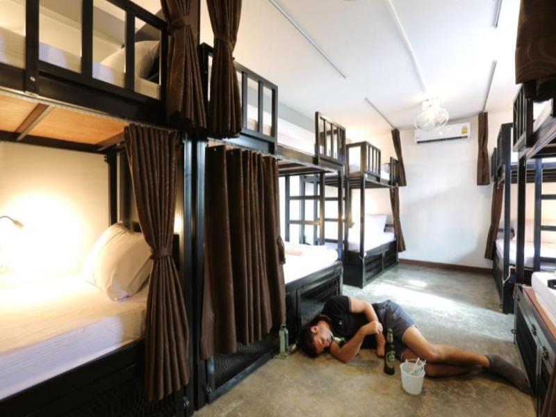 Balcony Party Hostel Ao Nang Beachfront Adult Only - Oda