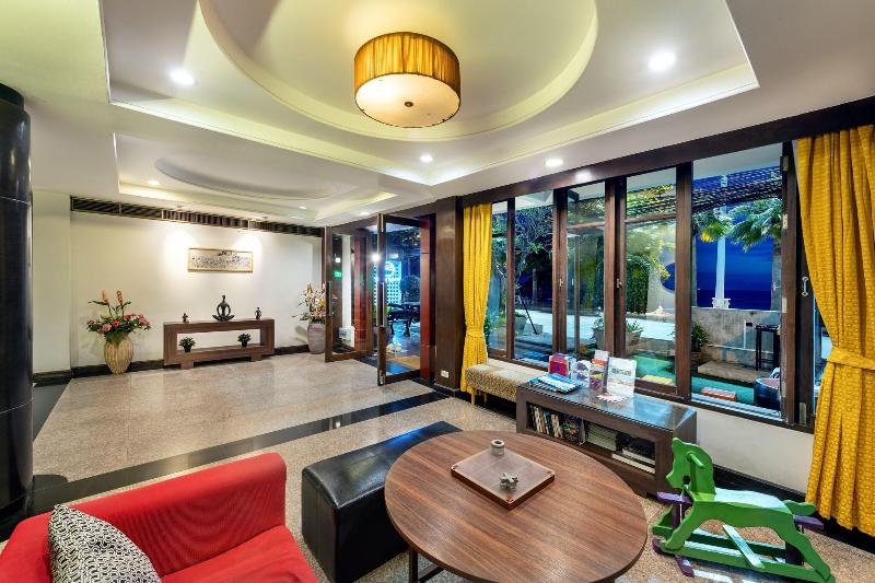 The Jomtien Twelve - Lobi
