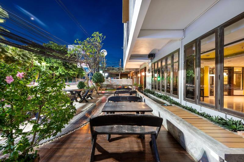 The Jomtien Twelve - Teras