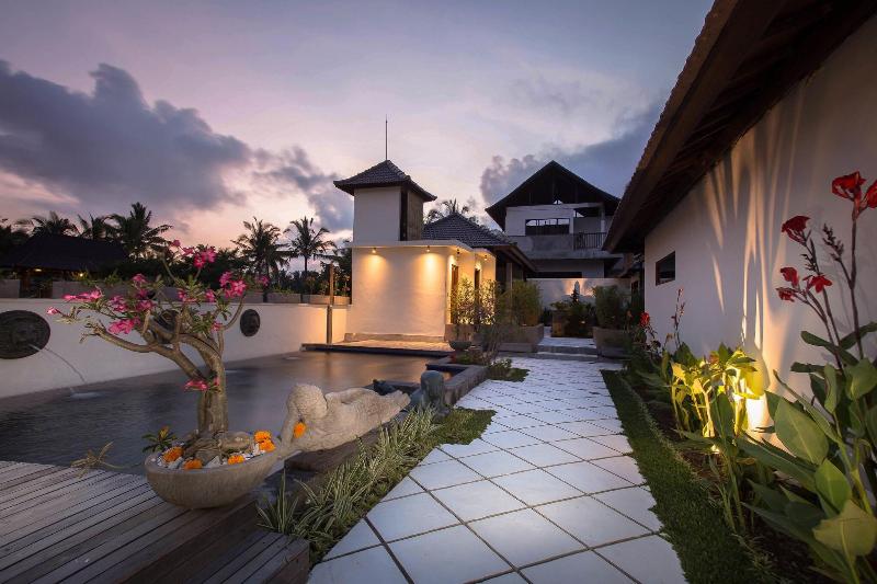 Solo Villas Retreat - Havuz