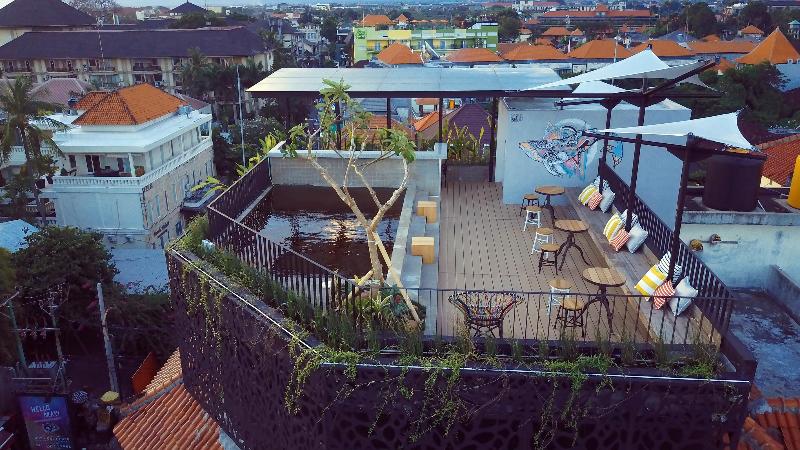 Borough Capsule Hostel Bali - Plaj