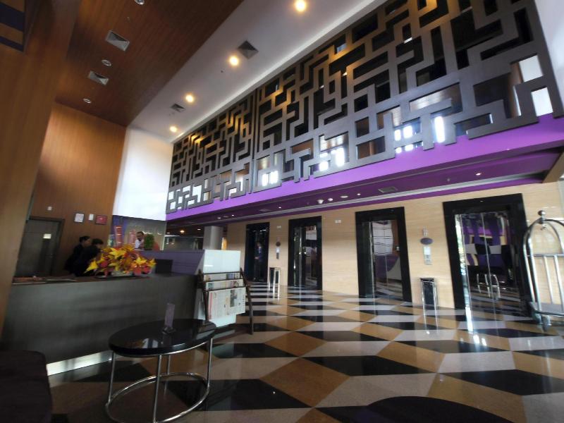B Fashion Hotel - Lobi