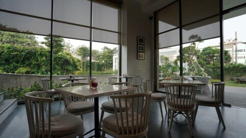 Veranda Serviced Residence Puri - Restoran