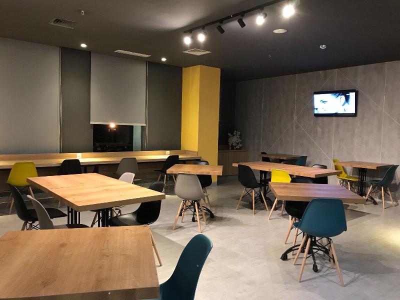 Ibis Budget Surabaya Diponegoro - Restoran