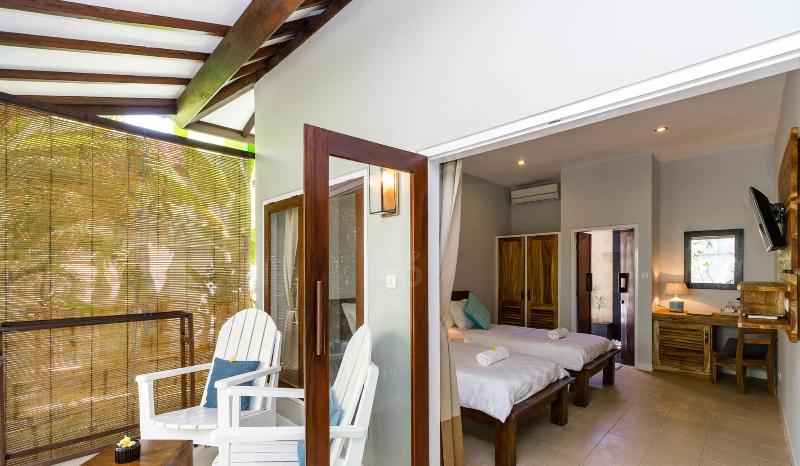 Bale Sampan Bungalows - Genel