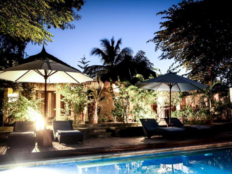 Bale Sampan Bungalows - Havuz