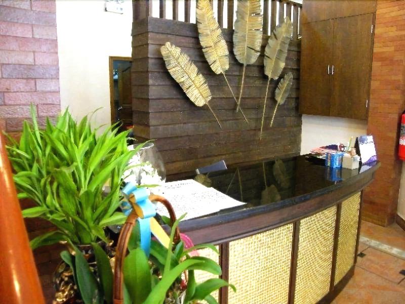 Red Balcony Hotel - Lobi