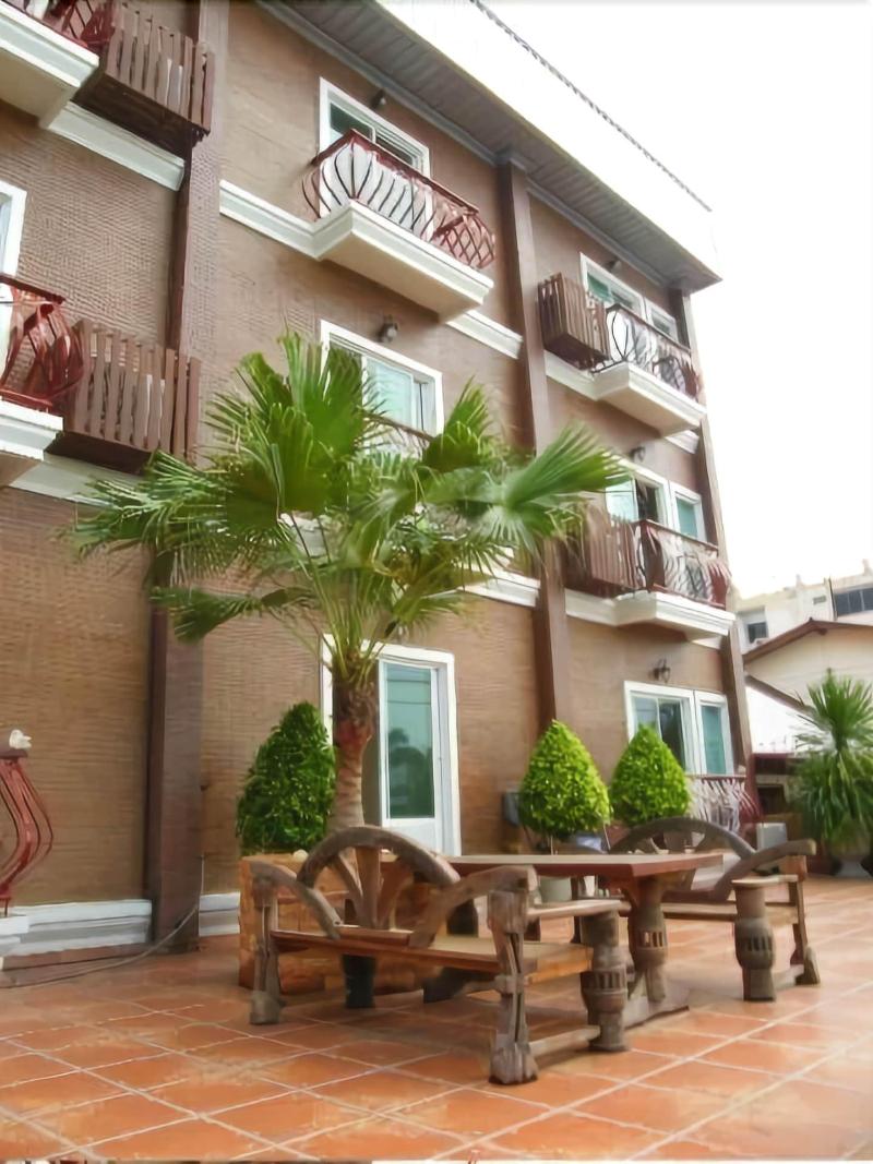 Red Balcony Hotel - Teras