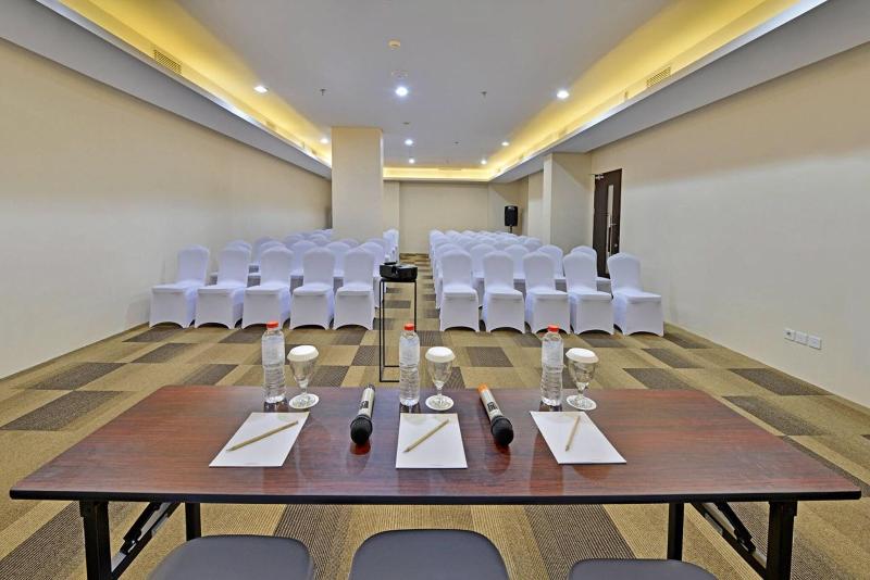 Whiz Prime Hotel Basuki Rahmat Malang - Toplantı