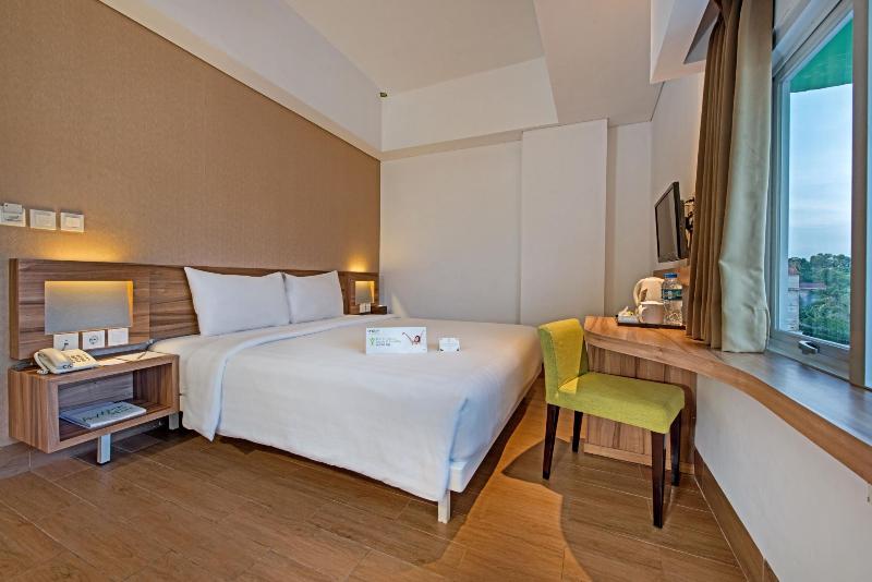 Whiz Prime Hotel Basuki Rahmat Malang - Oda
