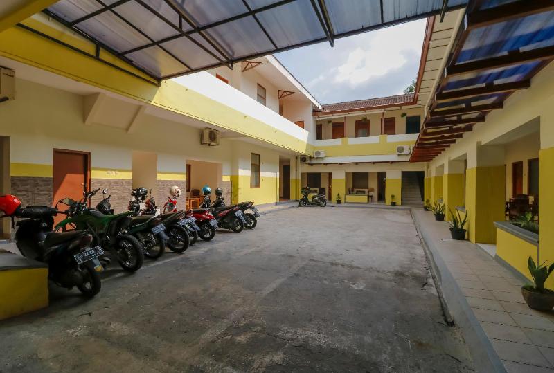 RedDoorz Plus @ Slamet Riyadi - Lobi
