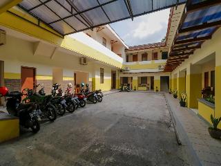 RedDoorz Plus @ Slamet Riyadi otel fotoğrafı
