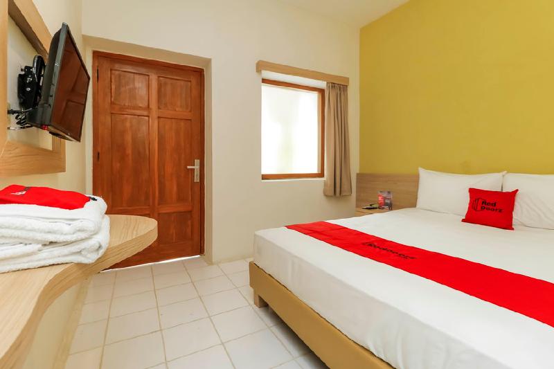 RedDoorz Plus @ Slamet Riyadi - Oda