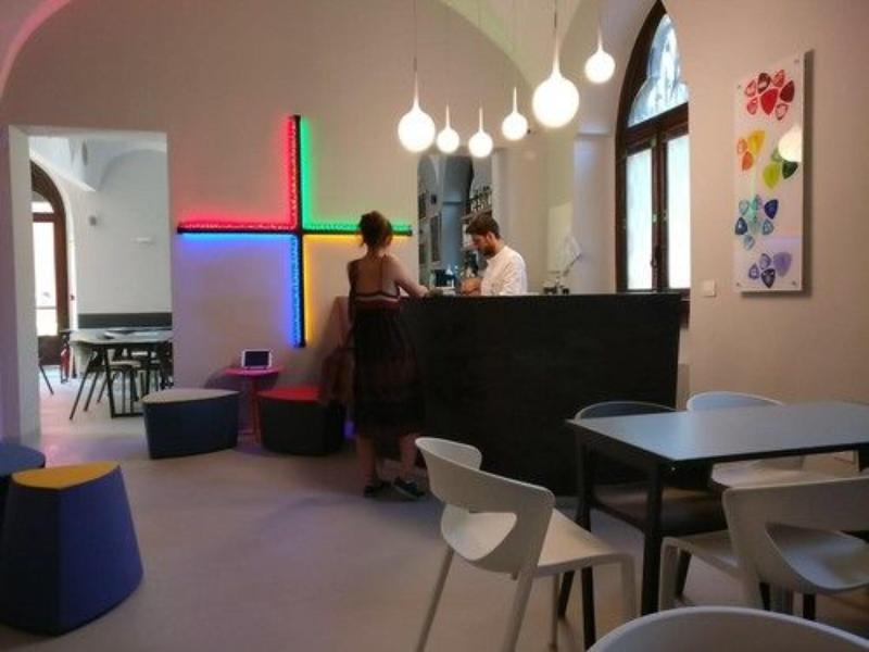 Babila Hostel - Lobi