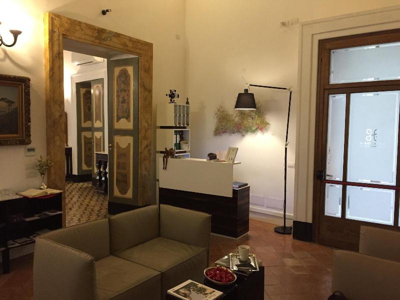 Santa Chiara Boutique Hotel - Lobi