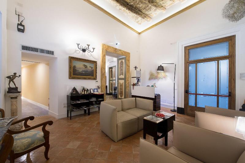 Santa Chiara Boutique Hotel - Lobi