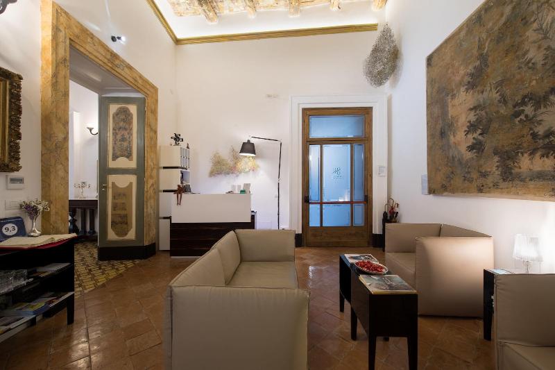 Santa Chiara Boutique Hotel - Lobi